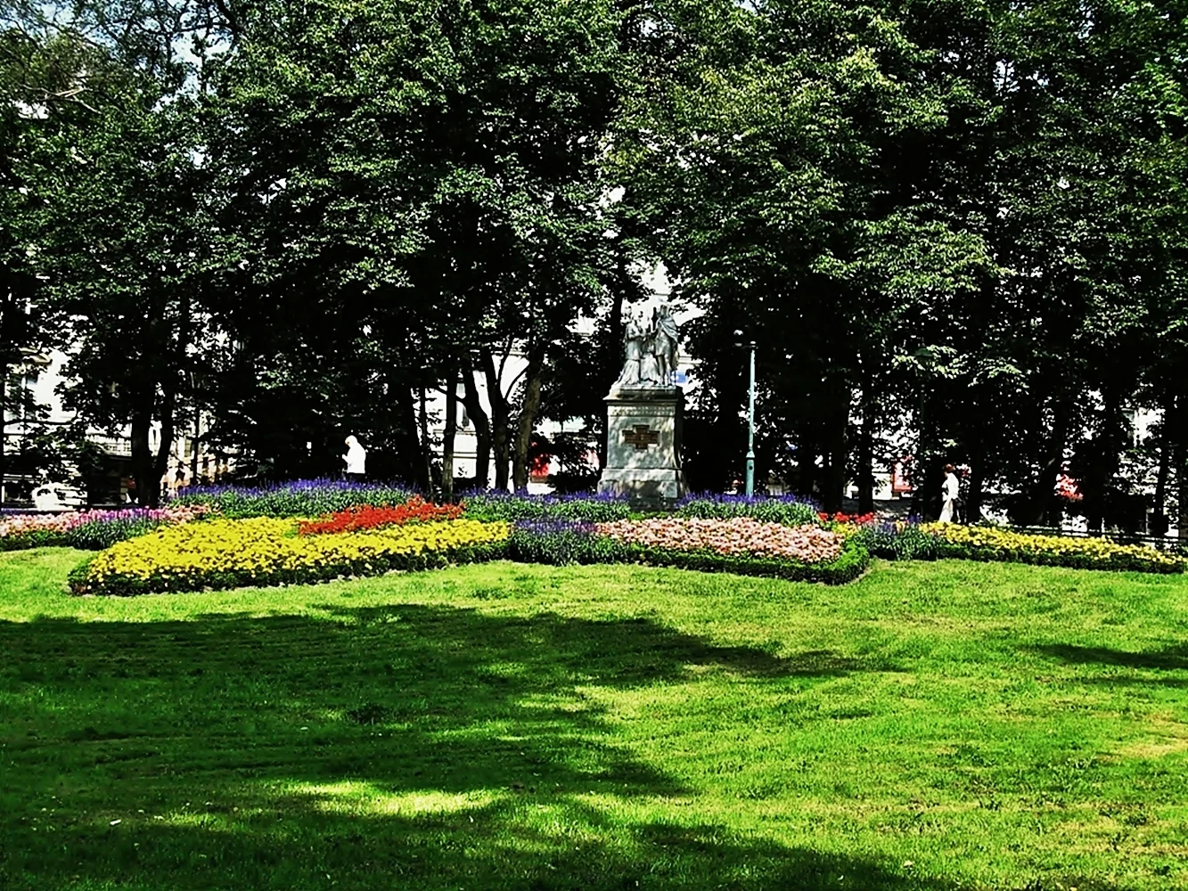 A leafy path in Krakow's Planty Park